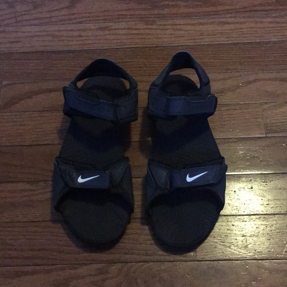 Nike Other - Nike Youth “Santiam 5” Sandals size 5y